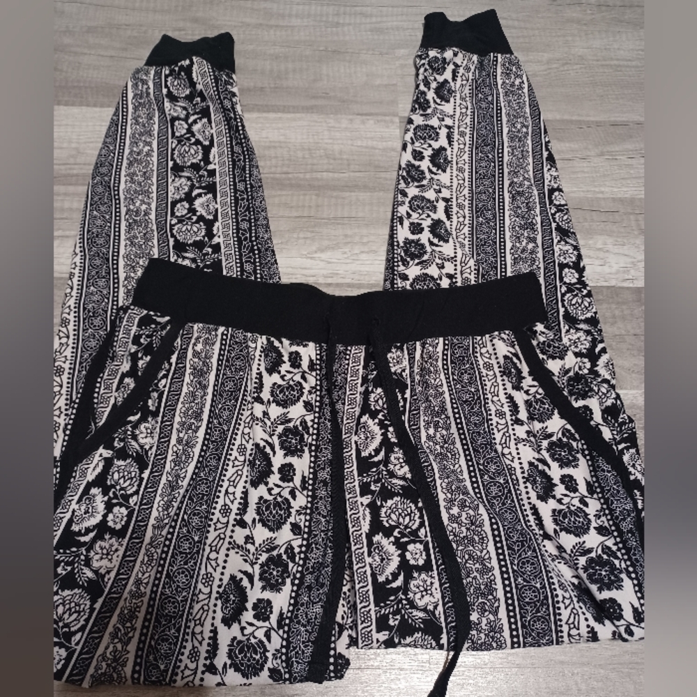 NO BOUNDARIES Women's Black/White Pajama Lounge Pants, Size Small - Picture 2 of 6
